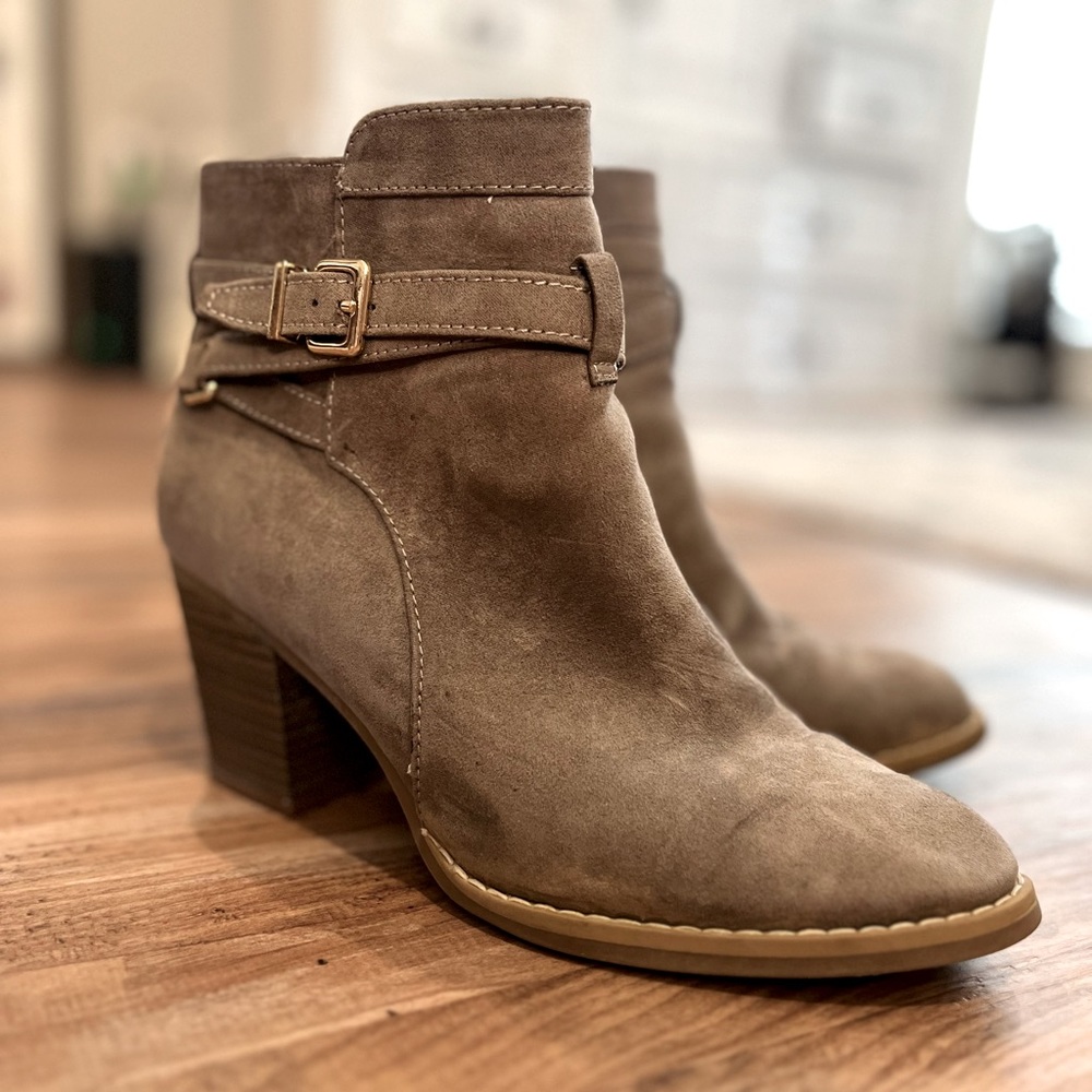 Taupe colored booties size 8